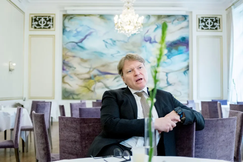 Utlendinger utgjør nå flertallet av gjestene sommerstid hos hotelldirektør Kjetil Smørås: – Det skyldes neppe at nordmenn er mindre interessert i å feriere hjemme, men heller at kapasiteten er solgt på forhånd til de som kommer langveisfra.