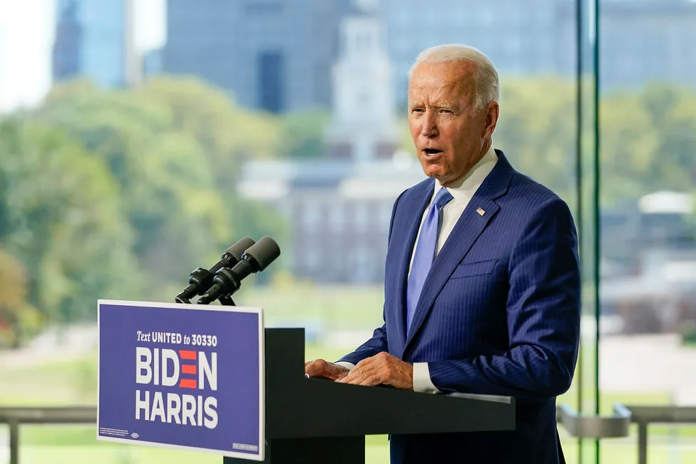 Presidentkandidat Joe Biden forsøker å overbevise flere republikanske senatorer om å vente med utnevnelsen av ny høyesterettsdommer til etter presidentvalget 3. november.