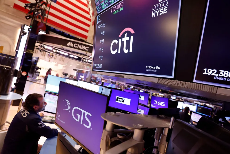 Citigroup må punge ut etter pølsefingerfeil. Her ses selskapets logo på tradinggulvet på New York-børsen.
