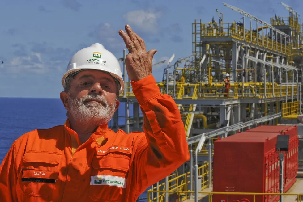 President Luiz Inacio Lula da Silvas inngripen skaper problemer for det Oslo-noterte brasilianske oljeselskapet Seacrest Petroleo. Her er Lula på et offshore-besøk forrige gang han var president, i 2010.