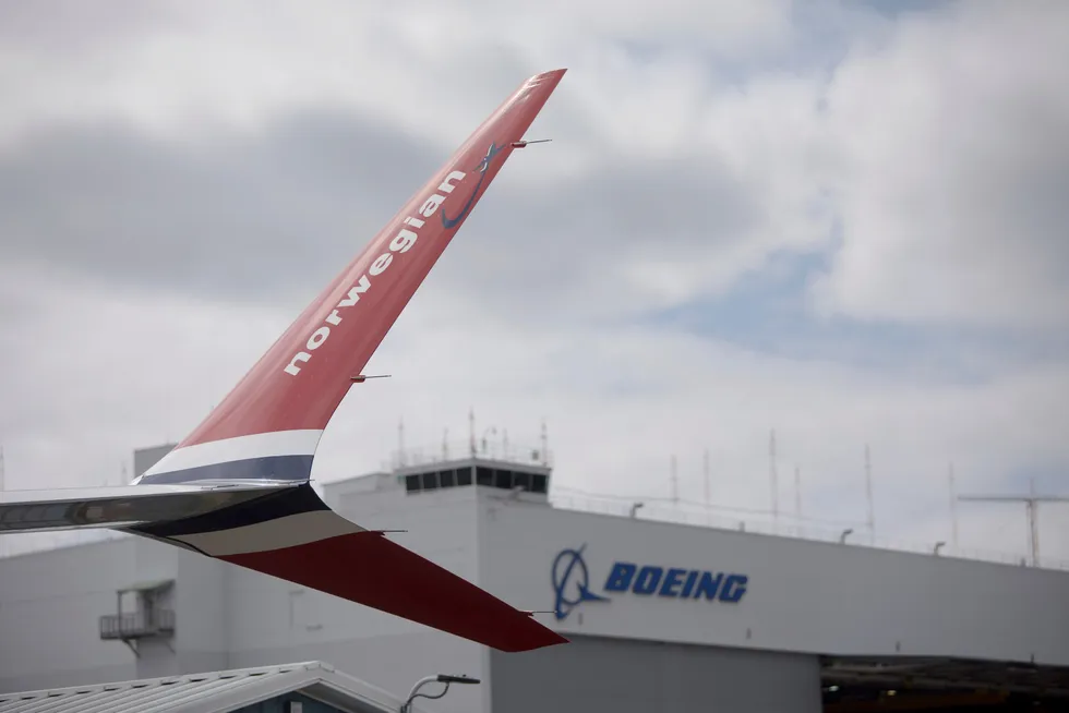 Norwegian er onsdag i en norsk domstol for å forsøke å redde selskapet fra konkurs. Senere på dagen møter selskapet den amerikanske flyfabrikken Boeing i en amerikansk domstol. Her fra levering av et Boeing-fly i Seattle i USA i 2017.