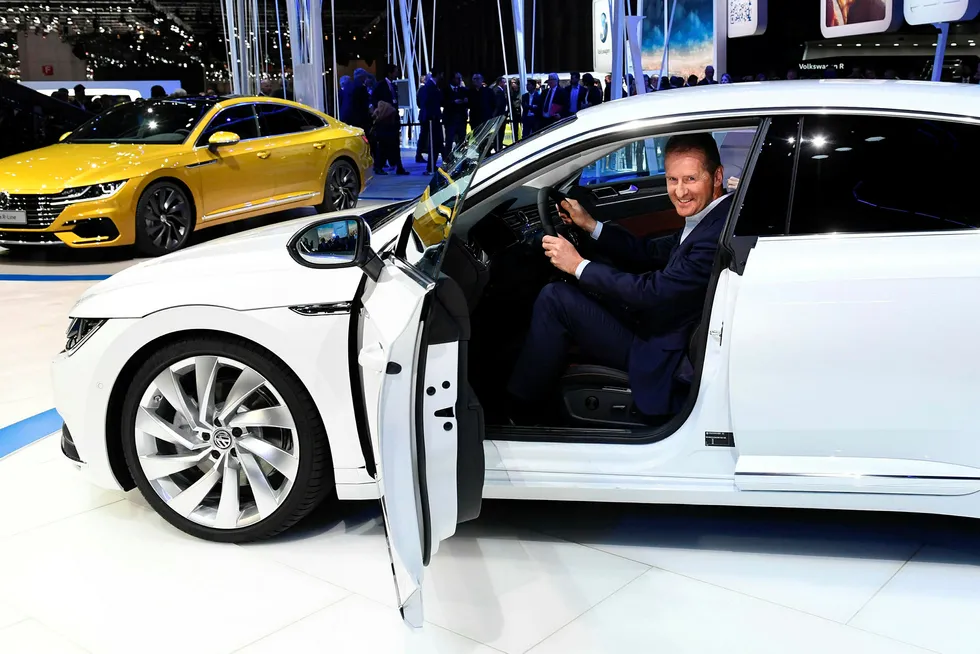 Volkswagen-sjef Herbert Diess har ambisjon om å bli et av verdens ledende elbil-selskaper innen 2025. Foto: Alain Grosclaude/AFP/NTB Scanpix