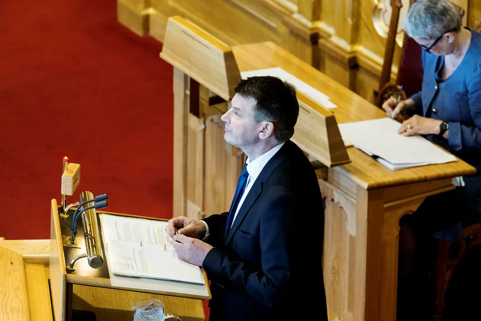 Justisminister Tor Mikkel Wara (Frp) skal ha møter om politiets håndtering av hatkriminalitet, men er ikke enig i kritikken mot regjeringen. Foto: Johnny Vaet Nordskog