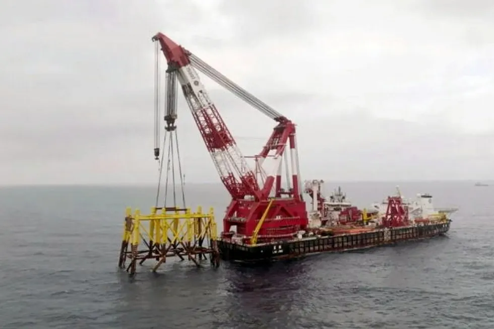 South China Sea: Heavy lift vessel Blue Whale installing the Haiji-1 jacket