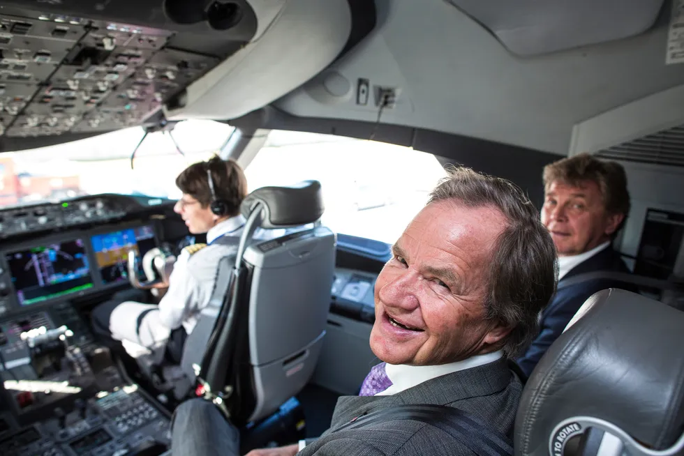 Bjørn Kjos (til venstre) og forretningspartner Bjørn H. Kise er blant grunnleggerne av Norse Atlantic Airways. I 2012 fikk de en sniktitt på langdistanseflyet Boeing 787 Dreamliner, som Norwegian fikk levert året etter. Nå kan de selv ta over flyene.