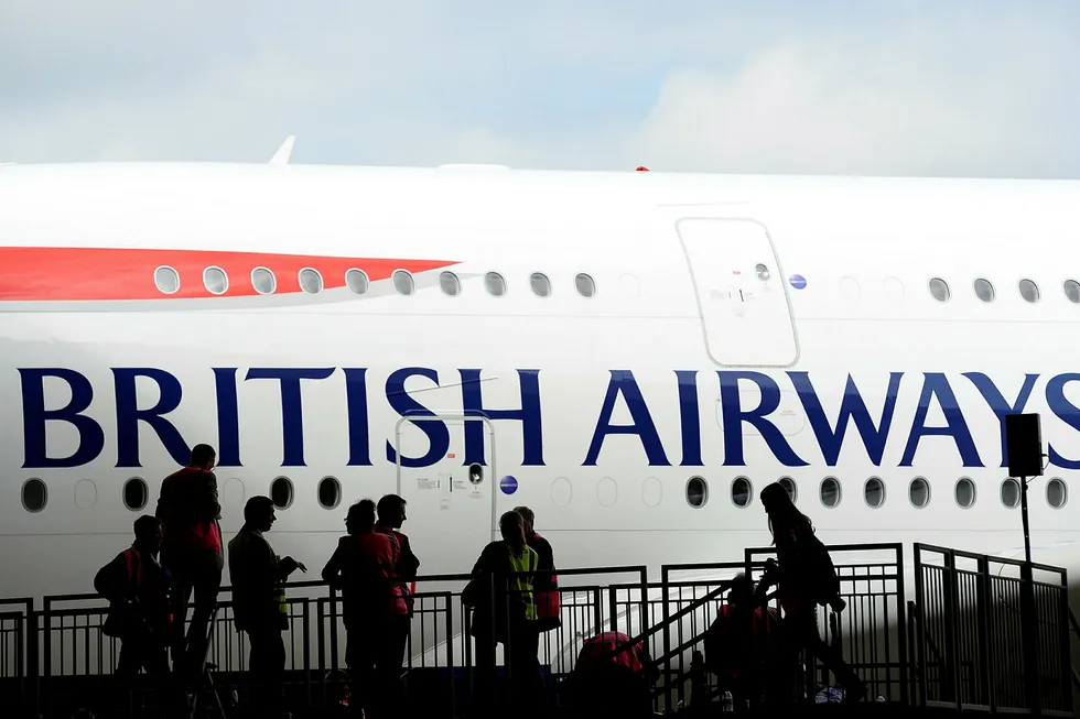 IAG-eide British Airways er blant flyselskapene i det transatlantiske luftfartssamarbeidet som nå undersøkes. Her fra Heathrow og BAs dobbeltdekker, Airbuds A380.