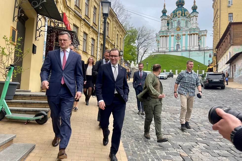 Utenriksminister Espen Barth Eide sammen med Ukrainas utenriksminister Dmytro Kuleba i Kyiv sist uke.