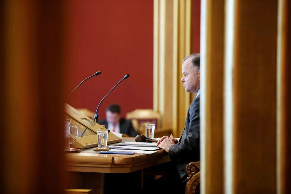 Nær halve Stortinget vil stemme mot gjenvalg av Thommessen