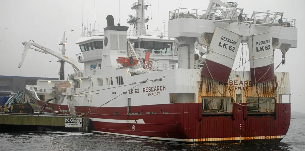 I løpet av seks dager kjøpte Nils Sperre sammen med naboen Brødrene Sperre to makrellfangster fra «Research» verdt til sammen anslagsvis 67 millioner kroner. Her er båten fotografert ved levering på Shetland.