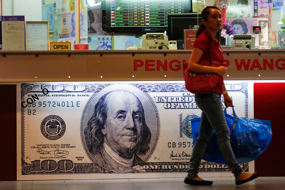 Malaysias ringgit er en av mange fremvoksende valutaer som har svekket seg kraftig mot amerikanske dollar. Tirsdag morgen er valutakursen på samme nivå som under finanskrisen i 1997–98.