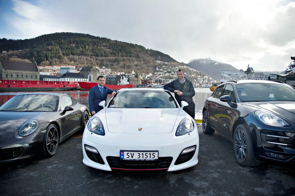 2015. Fra venstre: Endre Johnsen, en Porsche og Espen Galtung Døsvig. --- Foto: Roar Christiansen