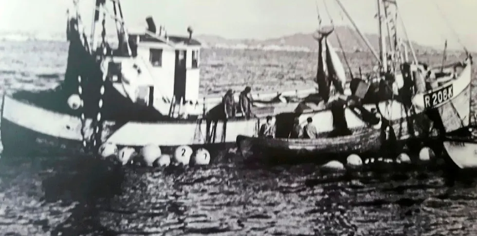 Produsentene bak filmen «Havfolket» trenger levende bilder av dagligliv og liv og røre langs kysten. De oppfordrer leserne til å lete i skuffer og skap. Her er «Salvøy» på størjefiske på 1960-tallet.