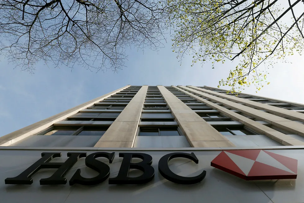 Britiske HSBC skal kutte flere tusen stillinger, ifølge Financial Times. Her er bankens franske hovedkontor i Paris avbildet.