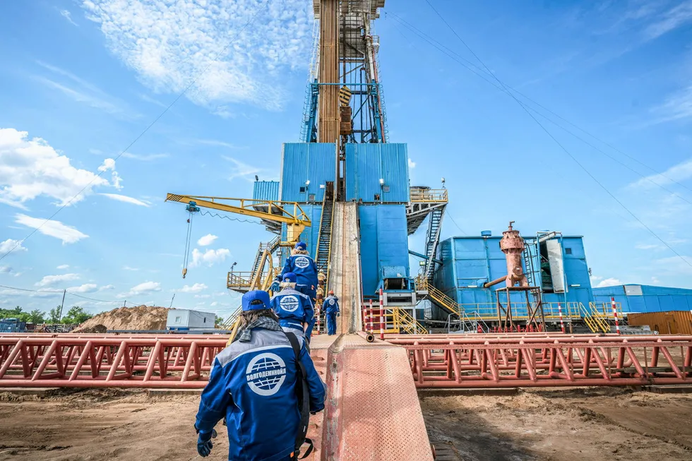 Goodbye, oil: a drilling rig operated by Wolgodeminoil in Russia
