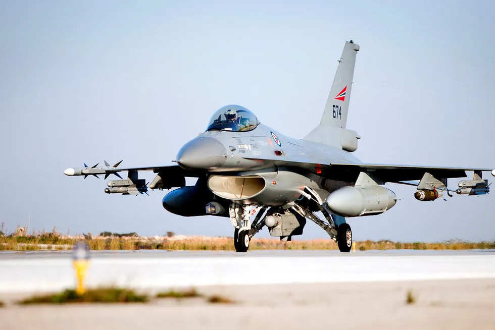 Norske F-16 jagerfly var med å slippe bomber over Libya under Operation Odyssey Dawn i 2011. Flyene holdt til på den norske basen på Souda Air Base på Kreta etter endt tokt.