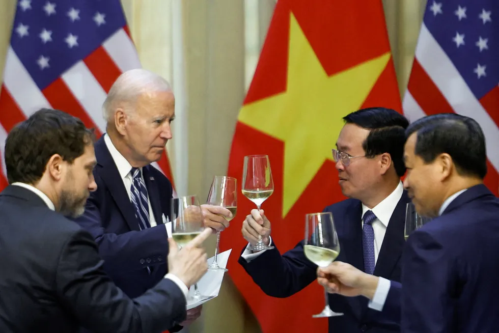 Vietnams eksport til USA har falt med 20 prosent hittil i år. USAs president Joe Biden la turen til Vietnam i september.