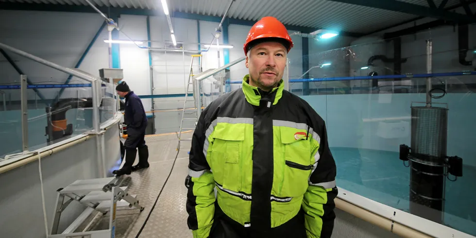 Daglig leder Stig Joar Krogli i Salmobreed Salten får langt kortere vei til jobben når han nå begynner å arbeide for Kvarøy Fiskeoppdrett.