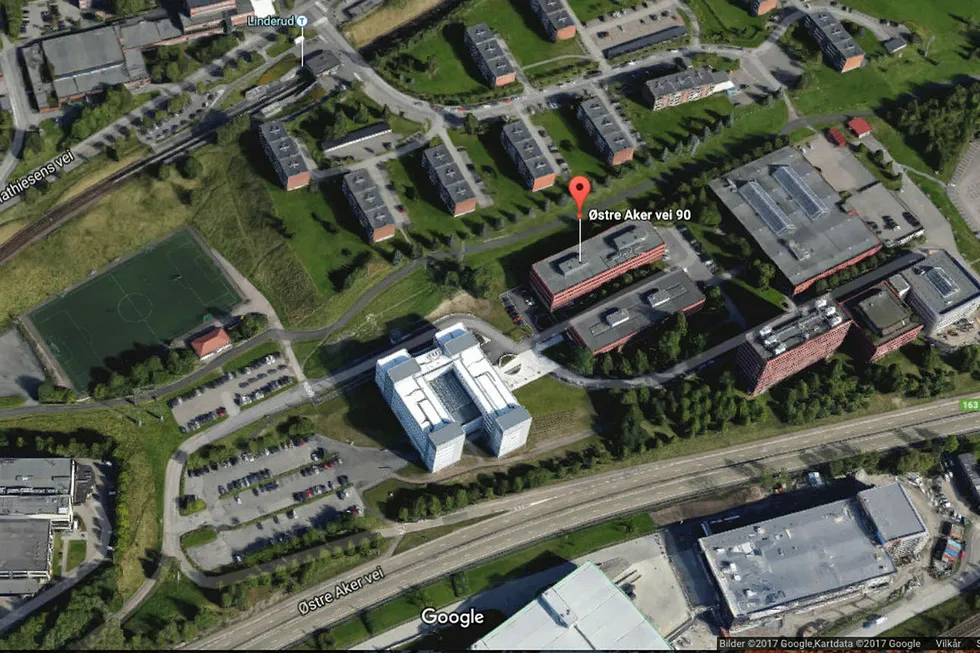 Milliardærinvestoren Stein Erik Hagen og eiendomsutvikler Lars Windfeldt sonderer mulighetene for å bygge 780 leiligheter i det det gamle hovedkontoret til Siemens på Østre Aker i Oslo. Østre Aker vei 90 Foto: Google maps