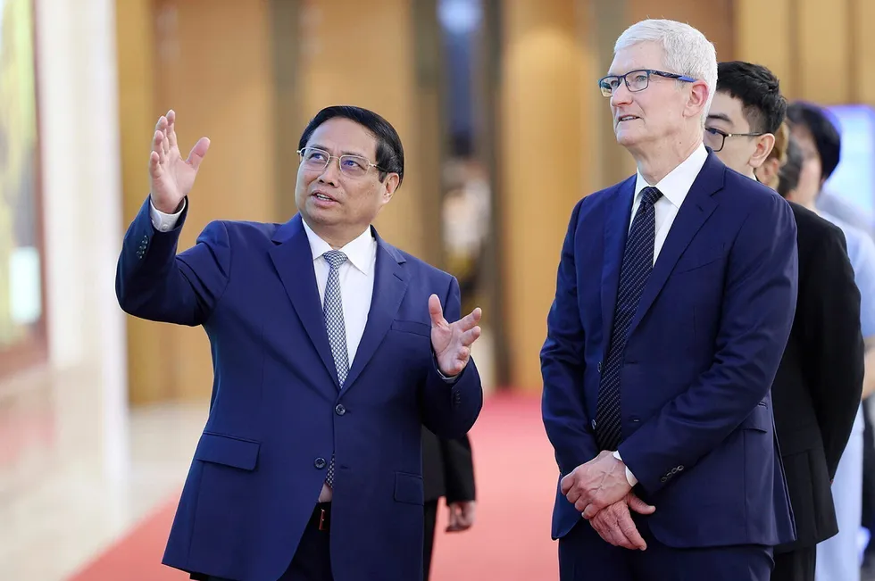 Vietnamese Prime Minister Pham Minh Chinh (left), and Apple chief executive Tim Cook in Hanoi, Vietnam, on 16 April 2024.