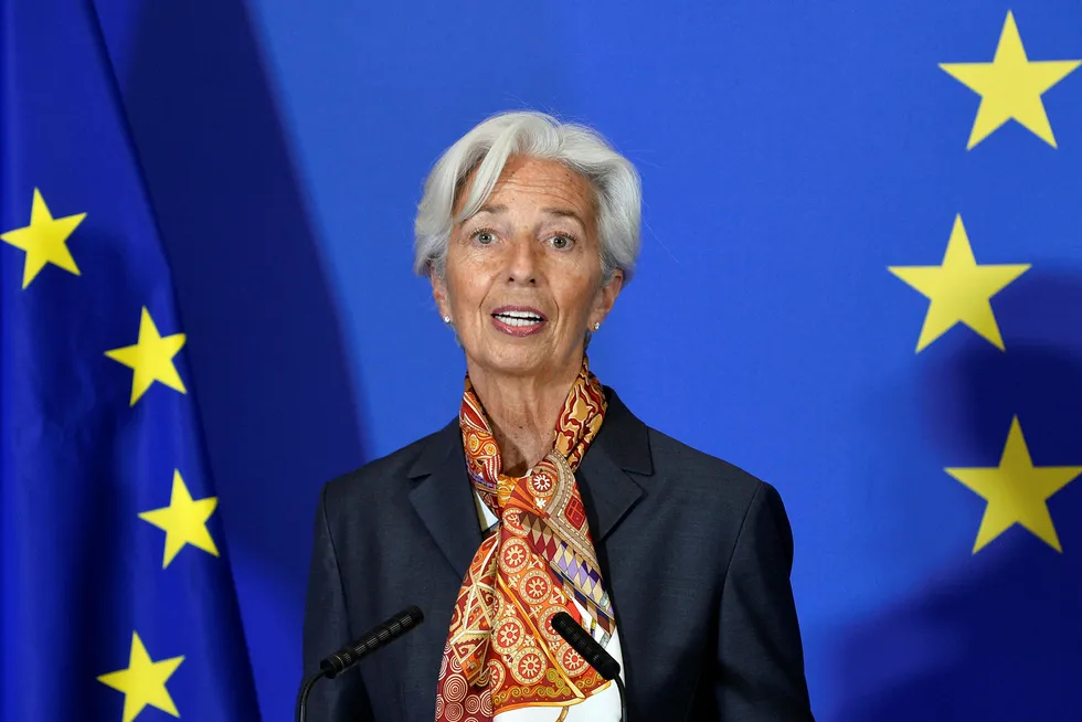 ECB-sjef Christine Lagarde annonserte onsdag at banken vil kjøpe obligasjoner og verdipapirer for 750 milliarder euro for å stabilisere finansmarkedene. Det hjalp ikke stort.