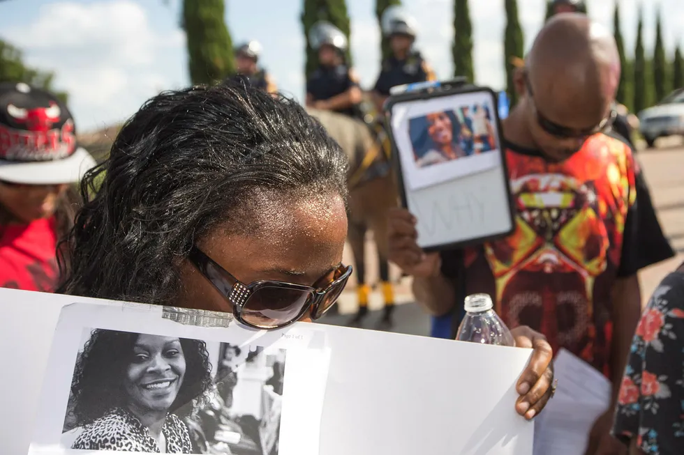 De ubesvarte spørsmålene rundt Sandra Blands død