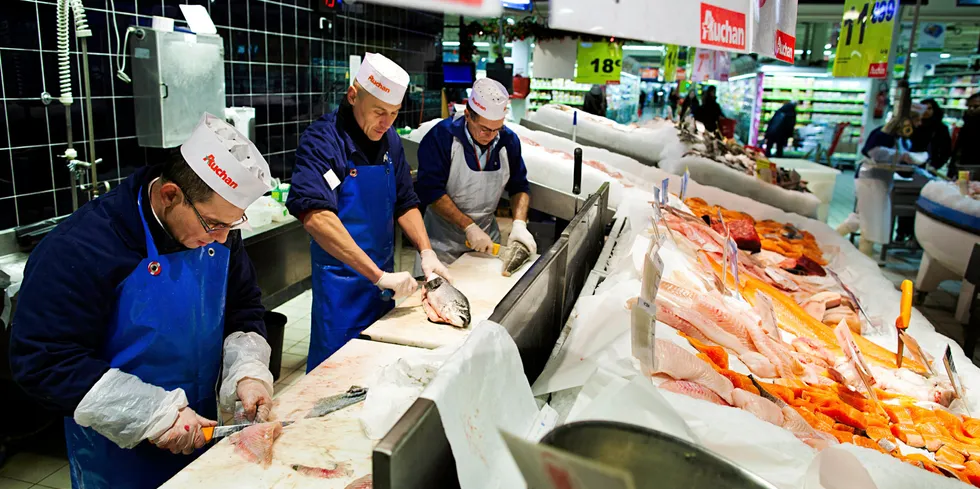 Gourmetlandet Frankrike: Europeiske forbrukere kjøper norsk sjømat selv om den blir dyrere og dyrere. På sikt må det tas politiske grep som sikrer økte volum. Næringen kan ikke på sikt bare vokse på grunn av svak valuta og prisvekst.