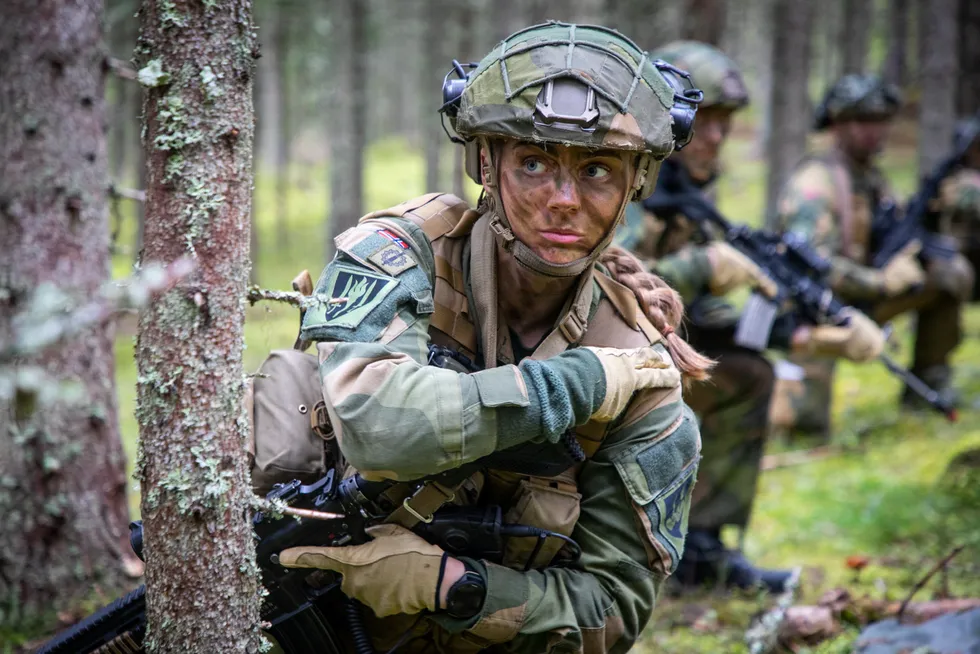 Hærens lagførerskole trener på stridsdrill 1.