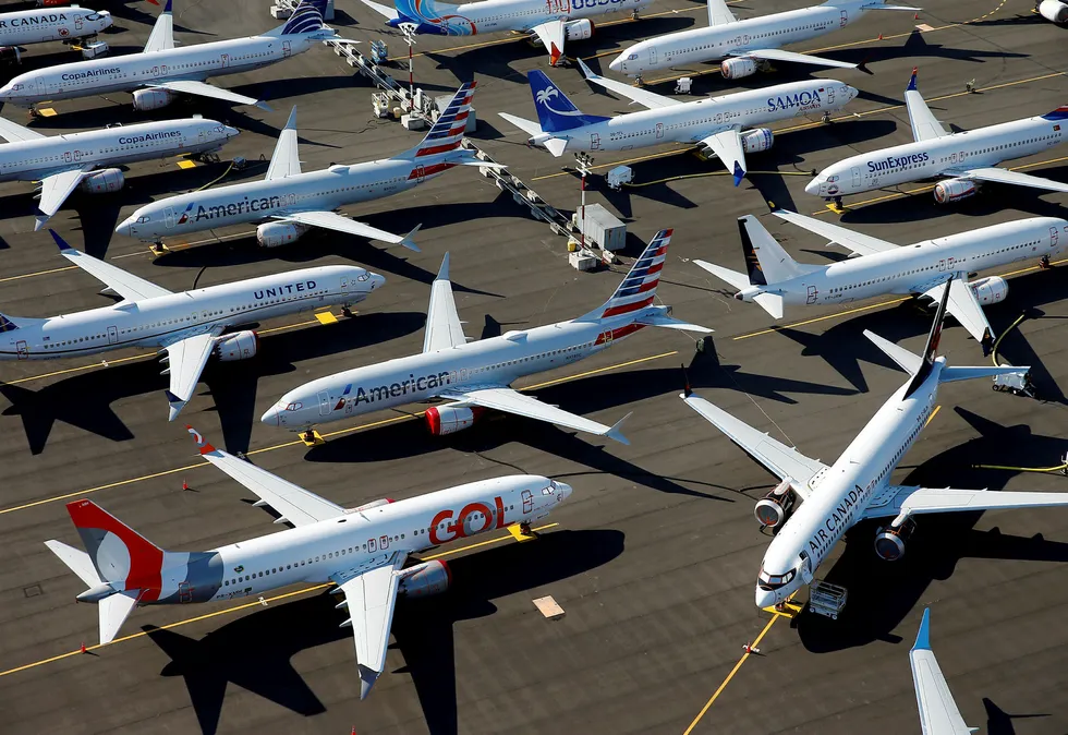 Usikkert når Boeing 737 Max kan fly igjen, som disse som er parkert hos Boeing i Seattle.