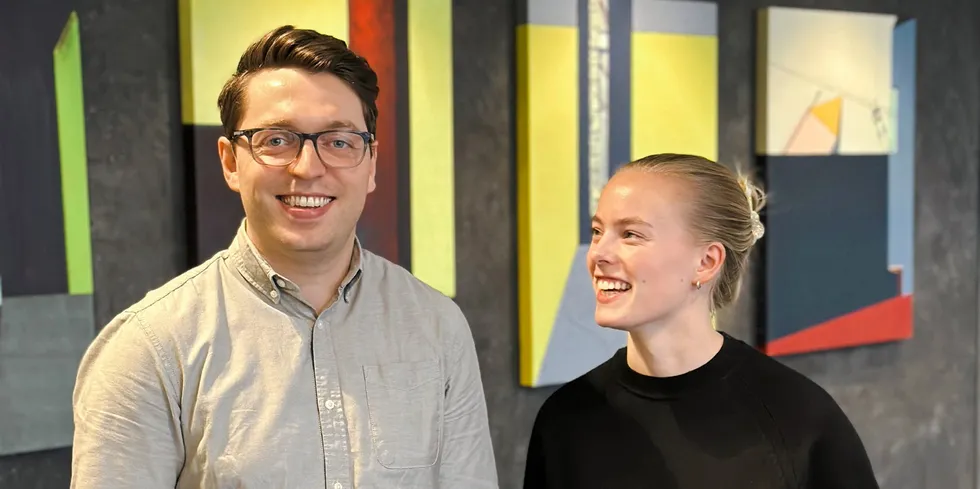 Nils Rusås Ruud (31) og Aurora Steigan (24) er Østfold Energis nye solkraft-eksperter.