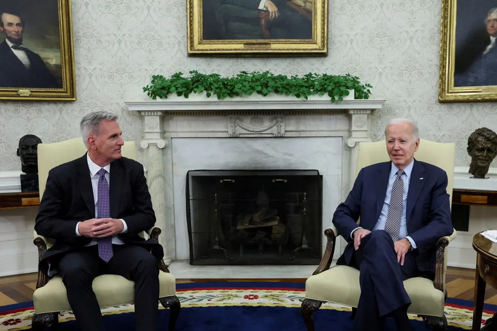 Speaker Kevin McCarthy (til venstre) møtte president Joe Biden i forbindelse med forhandlingene om gjeldstaket tidligere denne uken.