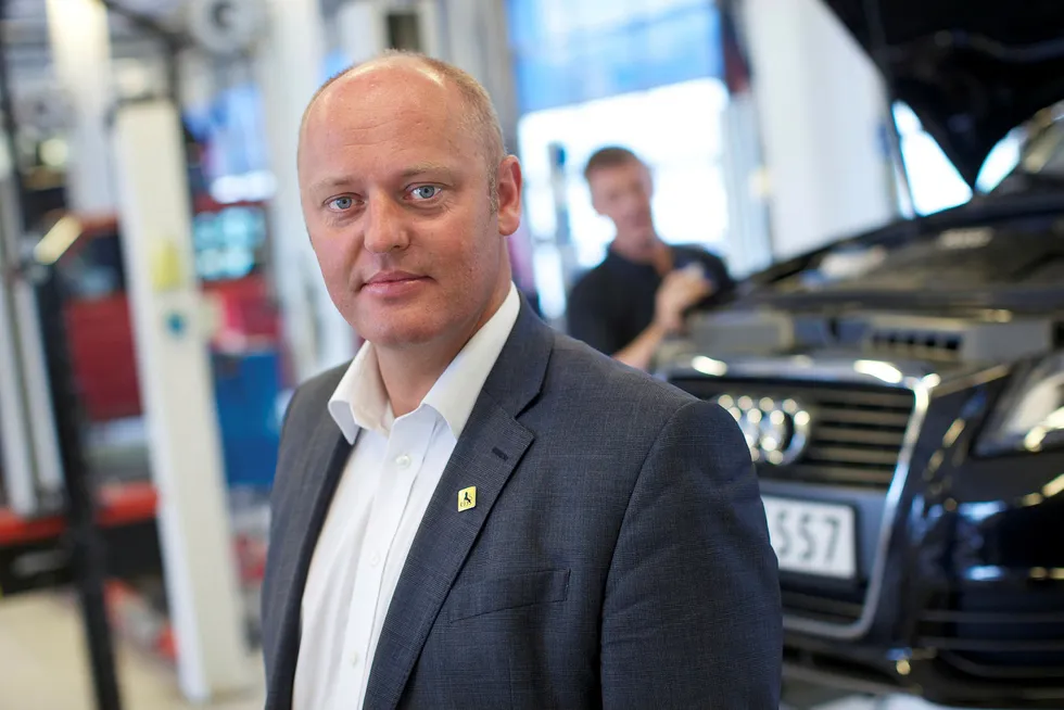 Stig Skjøstad i Naf er ikke fornøyd med at regjeringen øker avgiftene på biler.