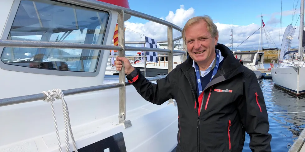 Daglig leder Erik Ianssen i Selfa Arctic med båten Lofotværing.