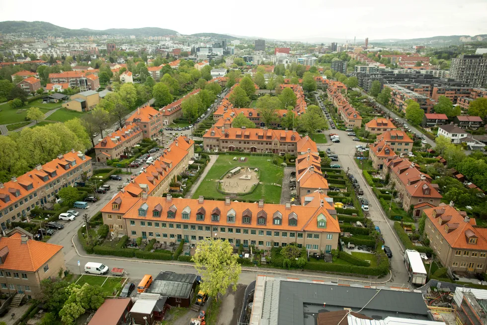 Boligprisstatistikken til Eiendom Norge for mai viser at boligprisene i hovedstaden 12,4 prosent høyere enn for et år siden. Bildet fra Lille Tøyen hageby i Oslo.