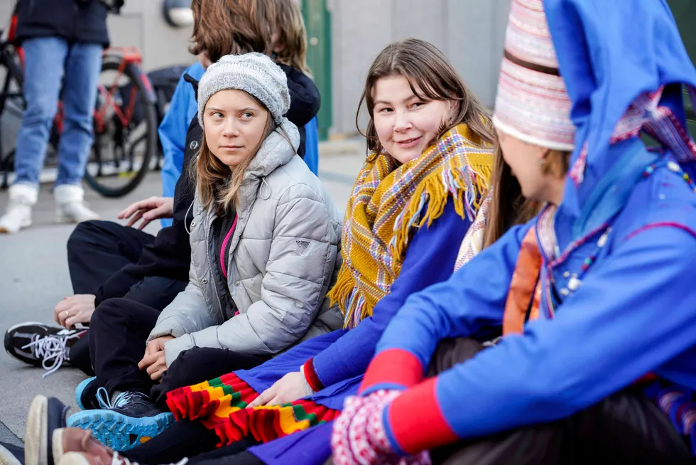 Miljøaktivist Greta Thunberg deltar på Fosen-aksjonen utenfor Statkraft.
