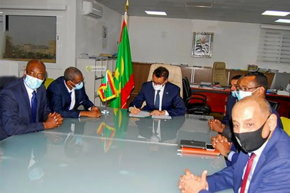 Agreement: Mauritania officials sign a memorandum of understanding with New Fortress Energy executives in Nouakchott on 21 December, 2021
