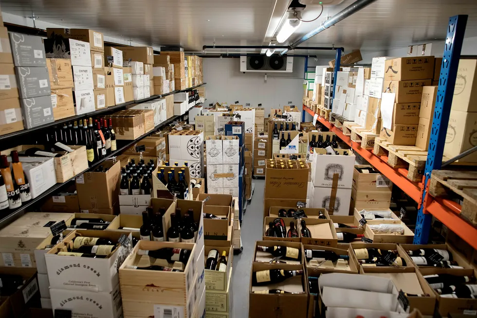 Lageret til Polets butikker er fullt av viner som skal ut i hyllene i morgen.