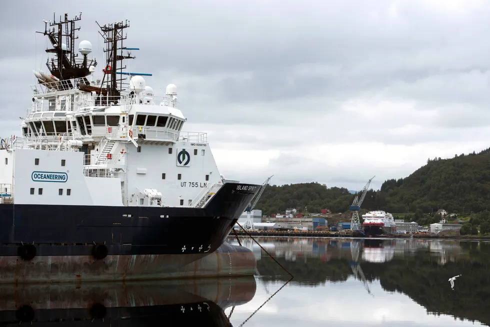 Supplyskipet «Island Spirit» ligger i opplag i Ulsteinvik sommeren 2019.