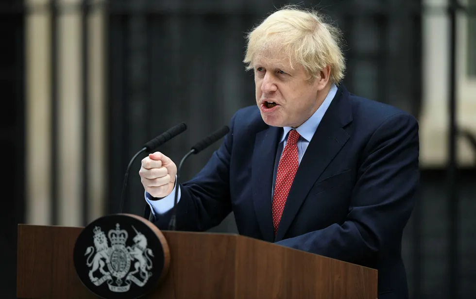 Boris Johnson er frisk fra Covid-19. Nå skal han forsøke å kurere britisk økonomi fra korona og brexit samtidig.