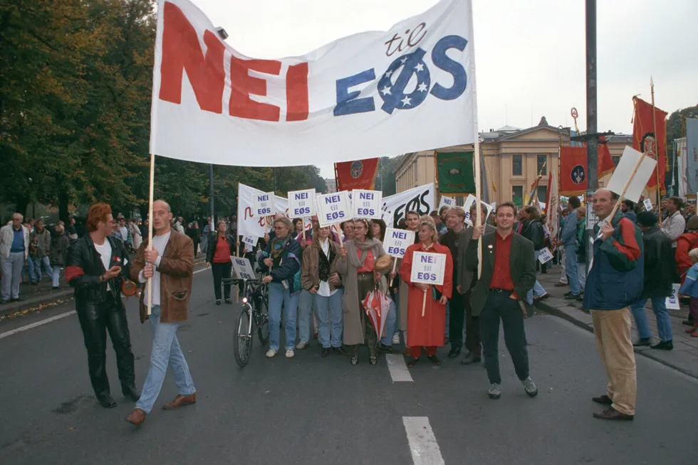 Det har vært protestert mot EØS-avtalen fra begynnelsen – her i 1992 – men avtalen har vært seiglivet.