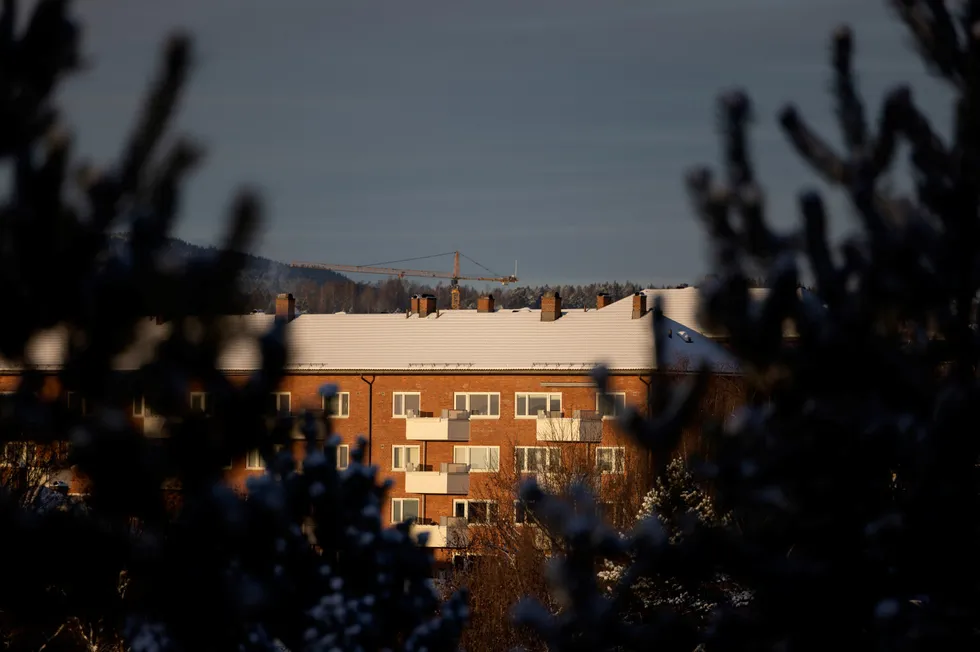 En økt boligskatt, som flytter noe av kostnadene ved å kjøpe til kostnader ved å eie, er mindre problematisk både for banksystemet og for mange husholdninger med stigende lønninger, skriver Erlend Eide Bø.