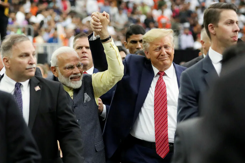 USAs president Donald Trump deltok på et «Howdy Modi»-arrangement i Houston sammen med Indias statsminister Narendra Modi. Begge satser på kull.