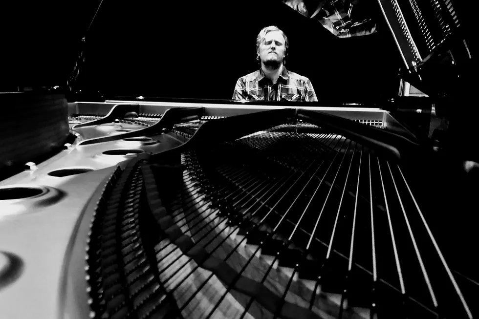 Totakter. Kjetil Jerve utretter mye spennende i musikken for tiden. På hans meditative nye plate «Tokyo Improvisations» kan du nyte musikken i flere hastigheter. Foto: Shin Aoki/Dugnad Rec