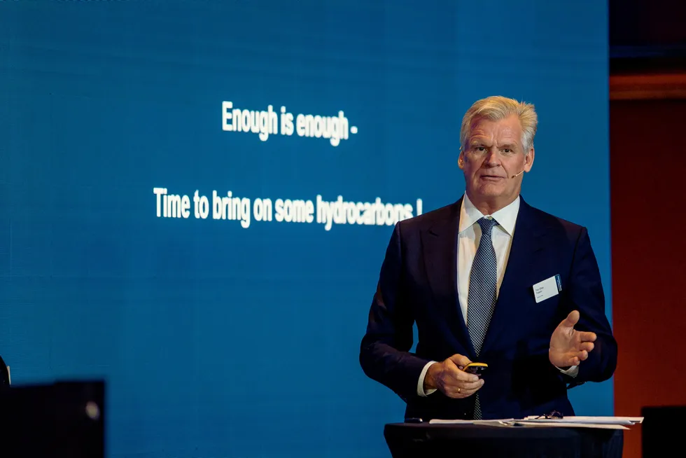 «Jeg er stolt av å være hydrokarbonist. Vi leverer 84 prosent av energien i verden. Til dere andre, lykke til med de resterende 16 prosentene», sa gassinvestor Tor Olav Trøim på energikonferansen til Pareto Securities i september.