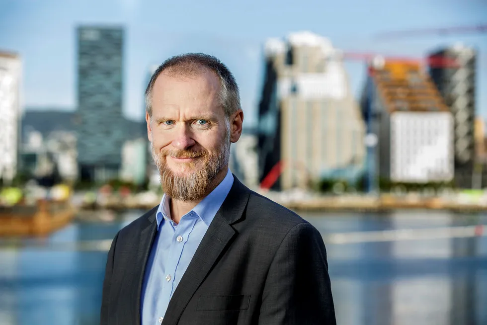 Henning Lauridsen, direktør i Eiendom Norge, lanserer retningslinjer for bolighandel for å begrense koronasmitte.