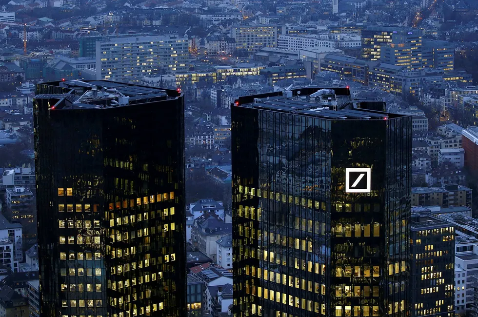 Deutsche Bank må ut med nye milliardbøter. Bildet viser bankens hovedkvarter i Frankfurt. Foto: Kai Pfaffenbach/Reuters/NTB scanpix