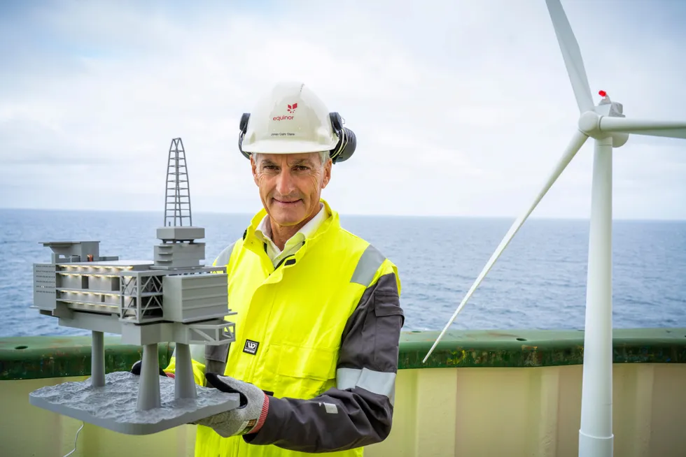 Onsdag gjester statsminister Jonas Gahr Støre Equinor-plattformen Gullfaks C, som nå får strøm fra enorme vindturbiner i Nordsjøen.