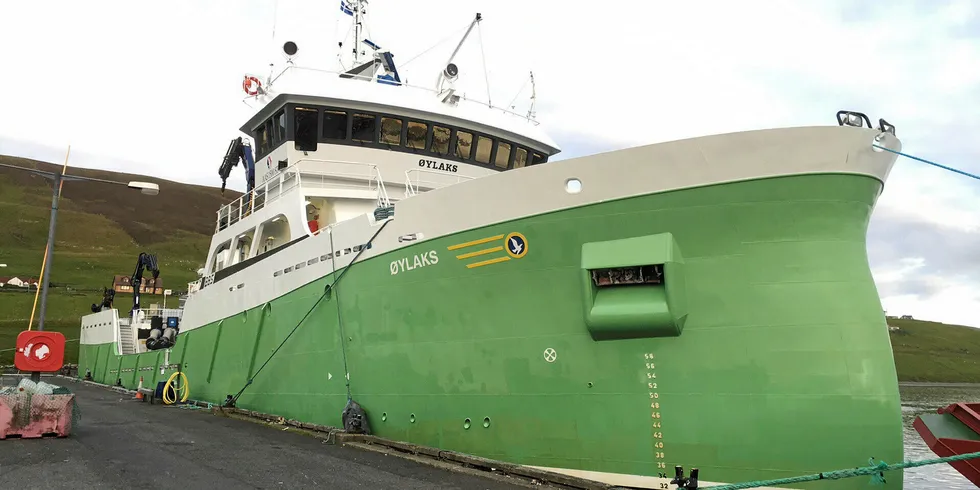 Brønnbåt Nords fartøy "Lifjell" het tidligere "Øylaks". Bildet er tatt på Shetland der fartøyet fikk et strøk maling.