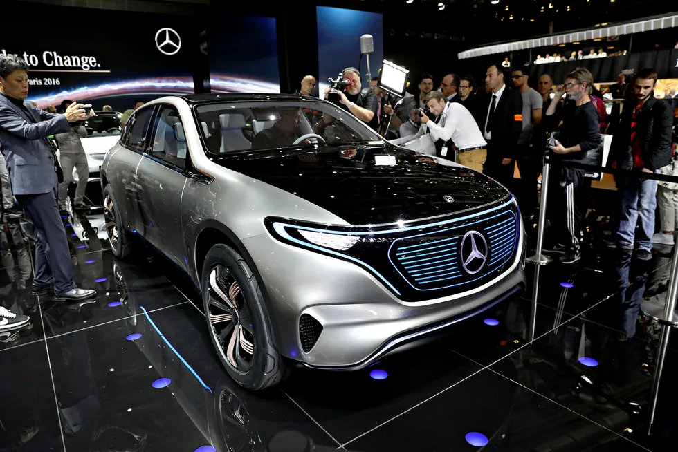 Mercedes' konseptbil eq ble vist under bilutstillingen i Paris høsten 2016. Foto: Marte Christensen