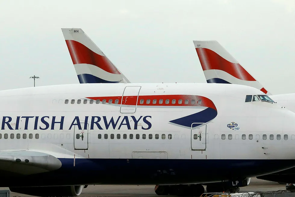 Boeing 747 Jumbojets tilhørende British Airways parkert ved Heathrow Lufthavn, London.
