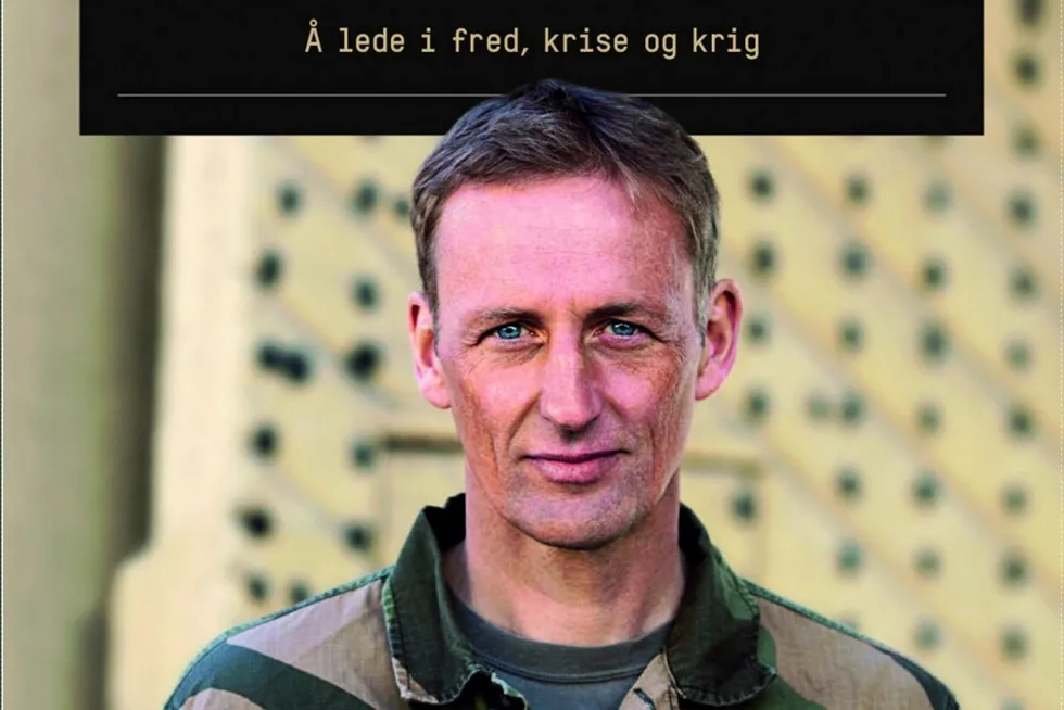 Forsvarssjef Eirik Kristoffersen skriver mye om ledelse i boken «Jegerånden- å lede i fred, krise og krig».